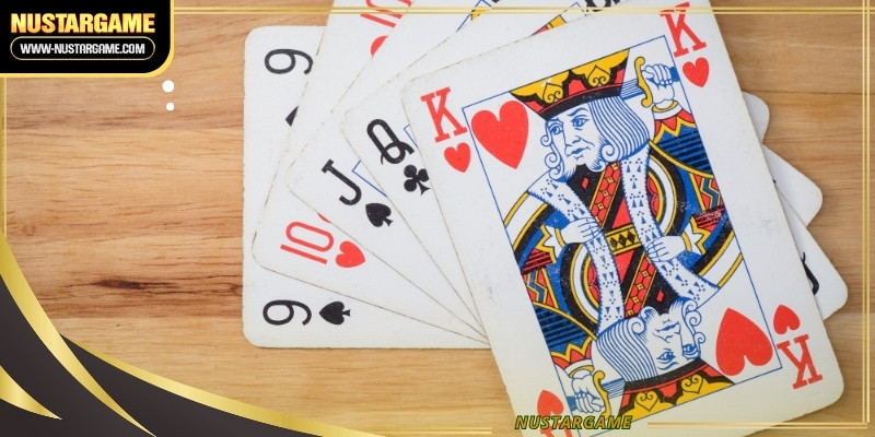 Identifying specific rare patterns like a full deck of one color can lead to a win